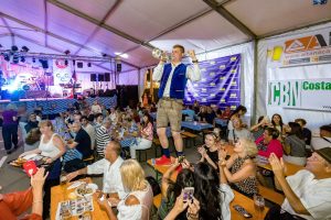 Oktoberfest del CCC en la Costa Blanca - Imagen del Club Creativo Calpe - Vive las ExperienciasCostaBlanca.com