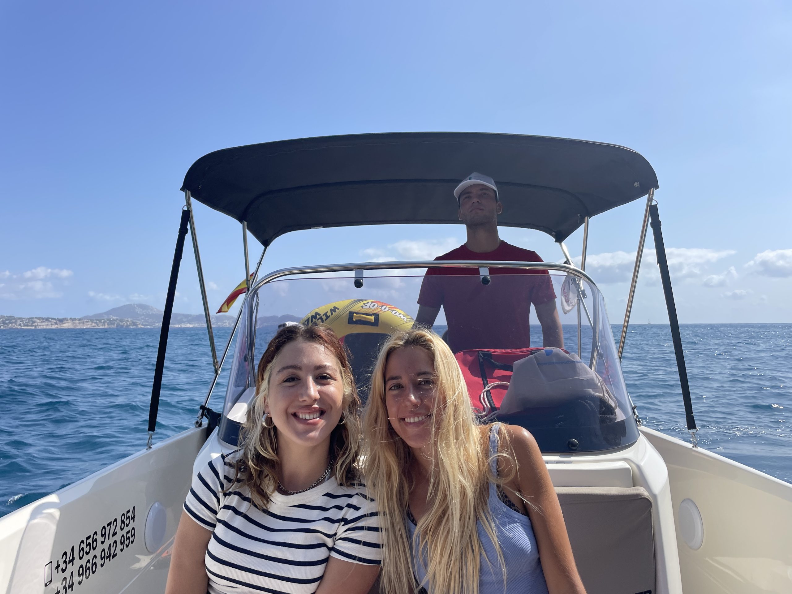 Paseo en Barco privado con Donut por la costa de Altea y Calpe en la Costa Blanca - RESERVA: www.experienciascostablanca.com
