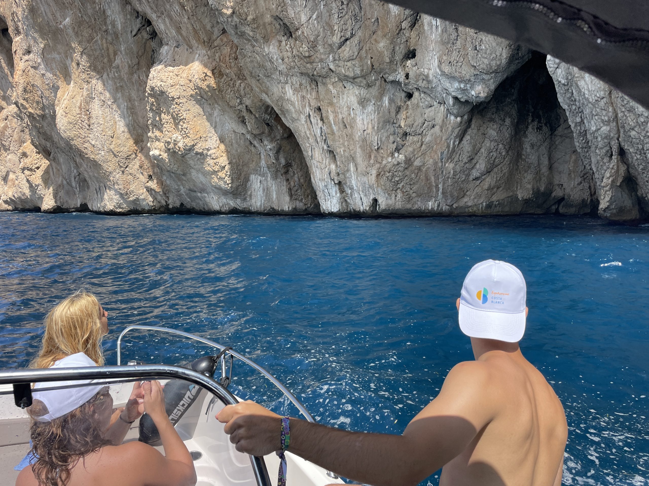 Experiencias Costa Blanca - Paseo en Barco privado con Donut por la costa de Altea y Calpe en la Costa Blanca - INFO: www.ExperienciasCostaBlanca.com