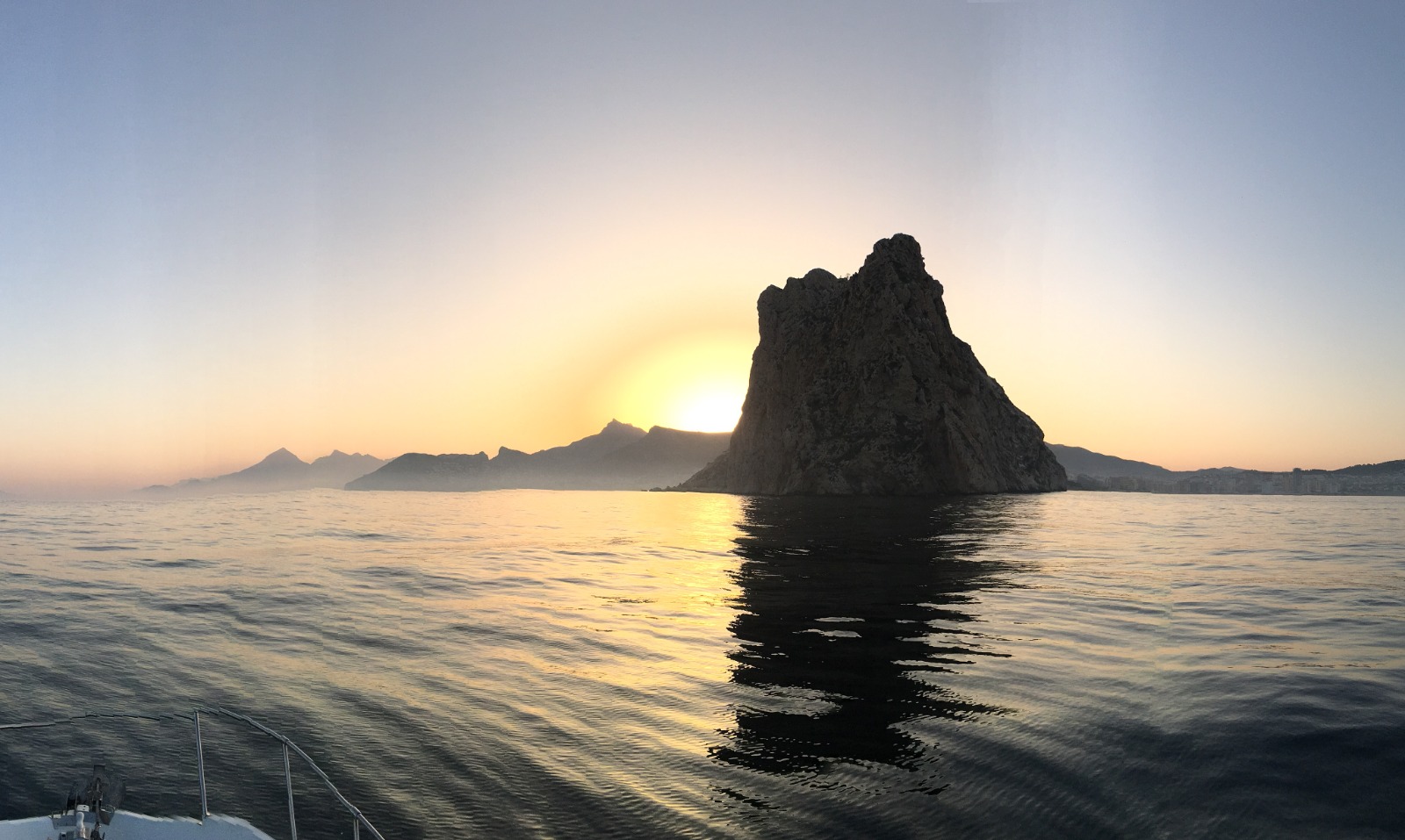 De Ifach-rots van Calpe vanaf de boot - www.experienciascostablanca.com