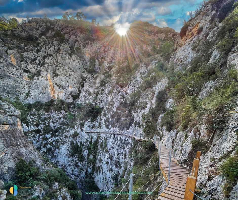La Pasarela de Relleu: Un vertiginoso paseo entre acantilados en el corazón de la Costa Blanca - www.experienciascostablanca.com