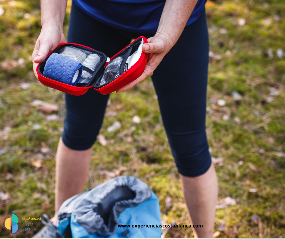 ¿Qué botiquín de primeros auxilios llevar al viajar por la Costa Blanca? - www.experienciascostablanca.com
