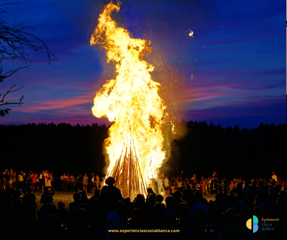 ¿Cómo se celebra la mágica fiesta de San Juan en 8 sitios de la Costa Blanca? INFO: www.experienciascostablanca.com ¿Cómo se celebra la mágica fiesta de San Juan en 8 sitios de la Costa Blanca? INFO: www.experienciascostablanca.com