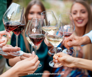 Sara y sus amigas descubren la magia del vino y Guadalest con: www.experienciascostablanca.com