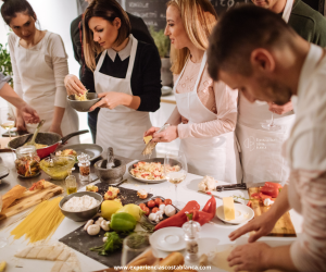 Cocinando con un Chef Privado en tu Casa en la Costa Blanca👨🍳 www.experienciascostablanca.com